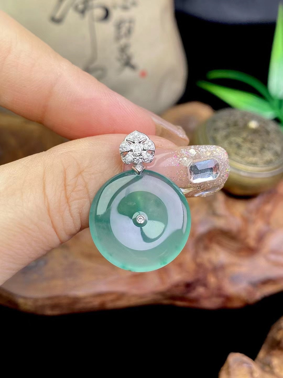 Pendentif en jade en forme de donut en jade naturel de grade A
