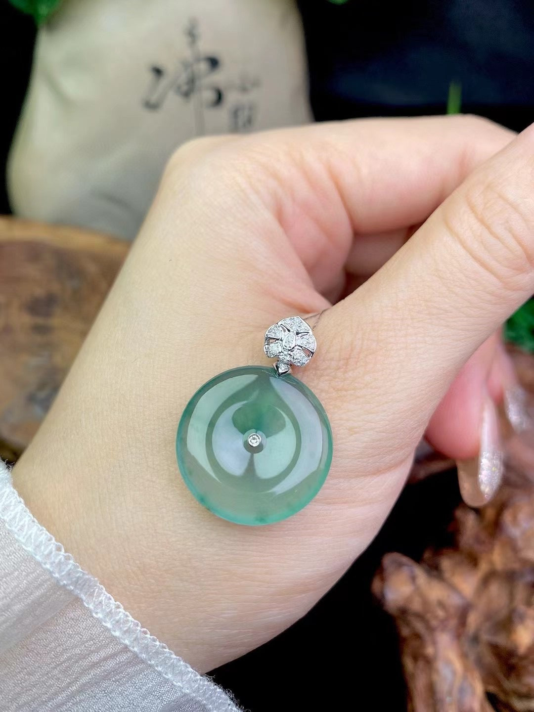Pendentif en jade en forme de donut en jade naturel de grade A