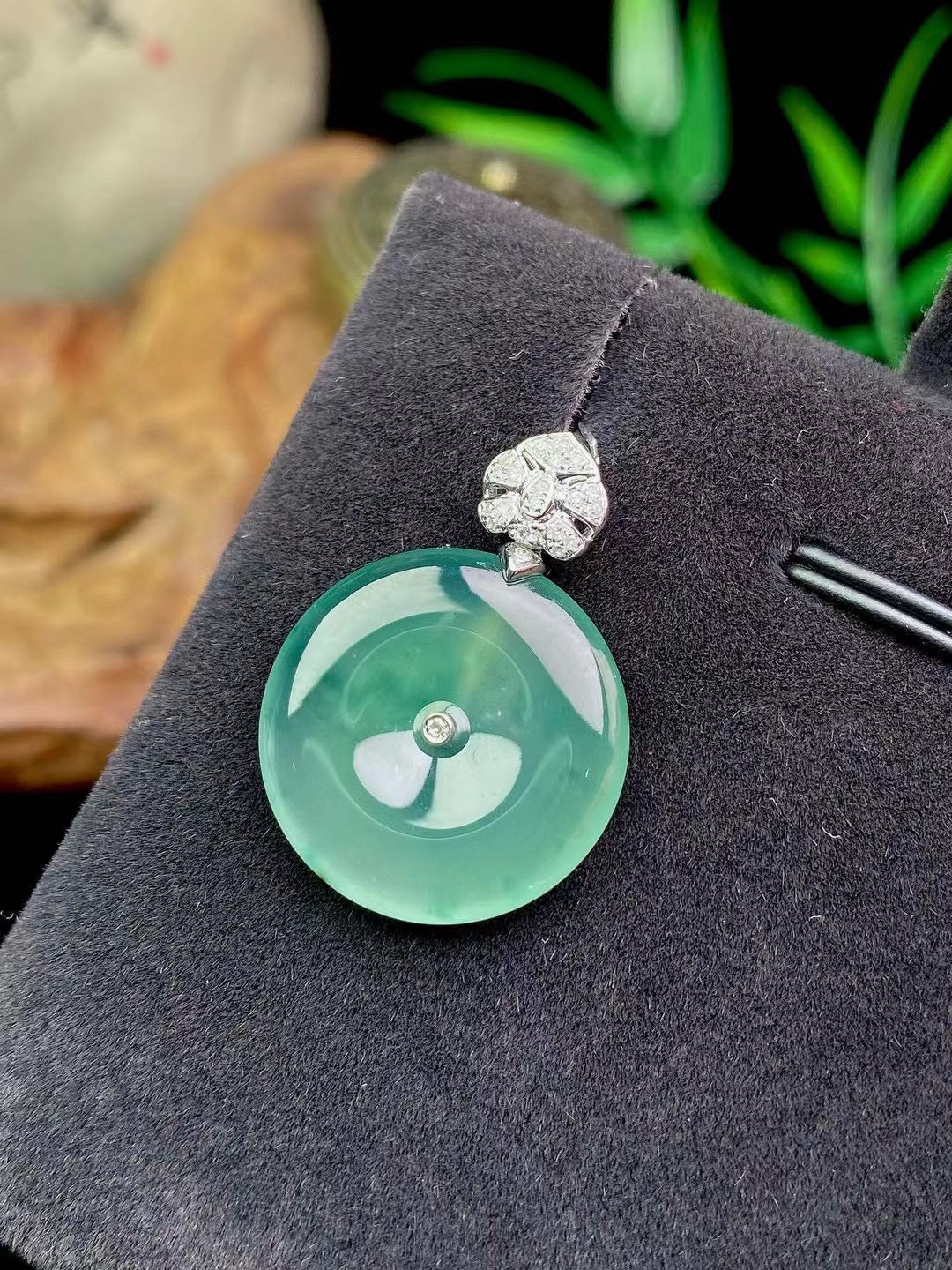 Pendentif en jade en forme de donut en jade naturel de grade A
